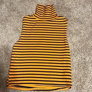 tank top from zara, worn a few times. size medium.
